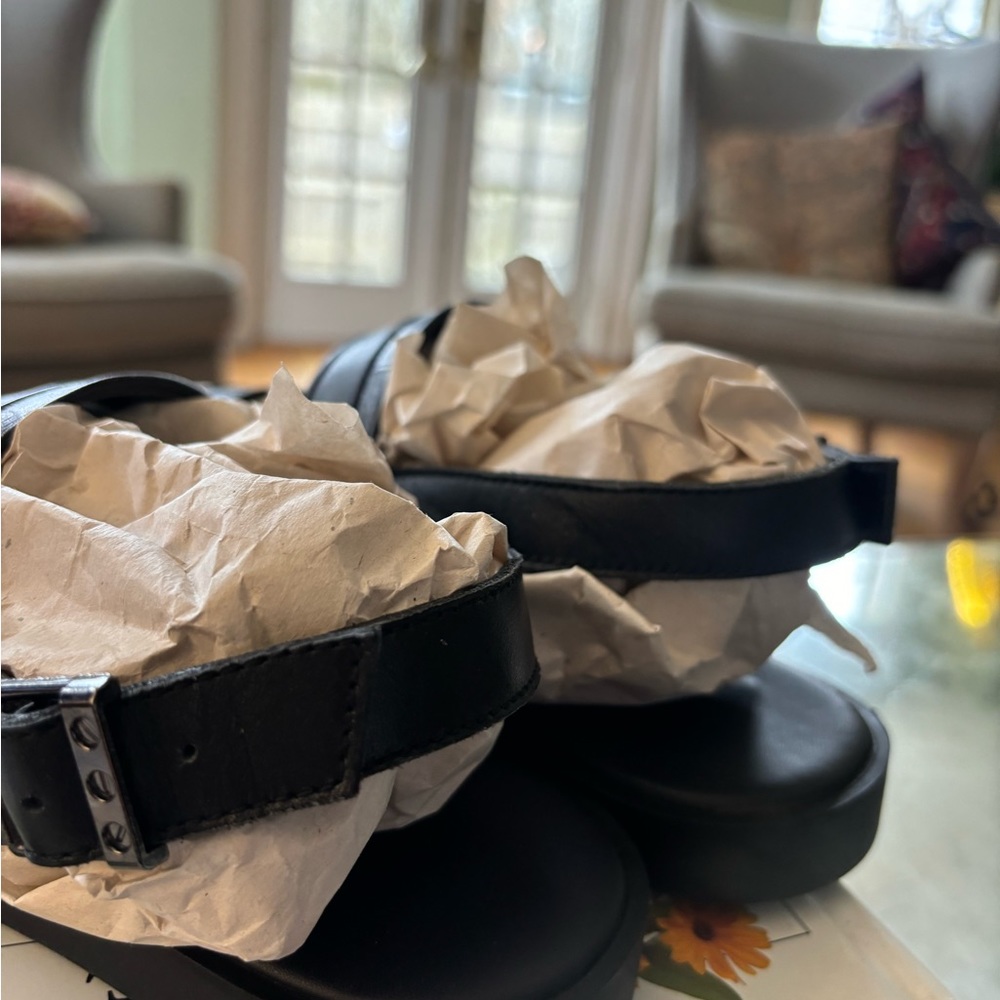 Moncler leather strap sandal - Picture 5 of 7